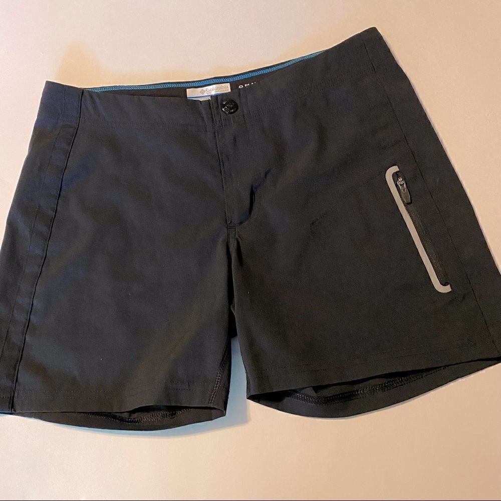 COLUMBIA black stretch pull on hike omni-shield low mid rise short shorts 4